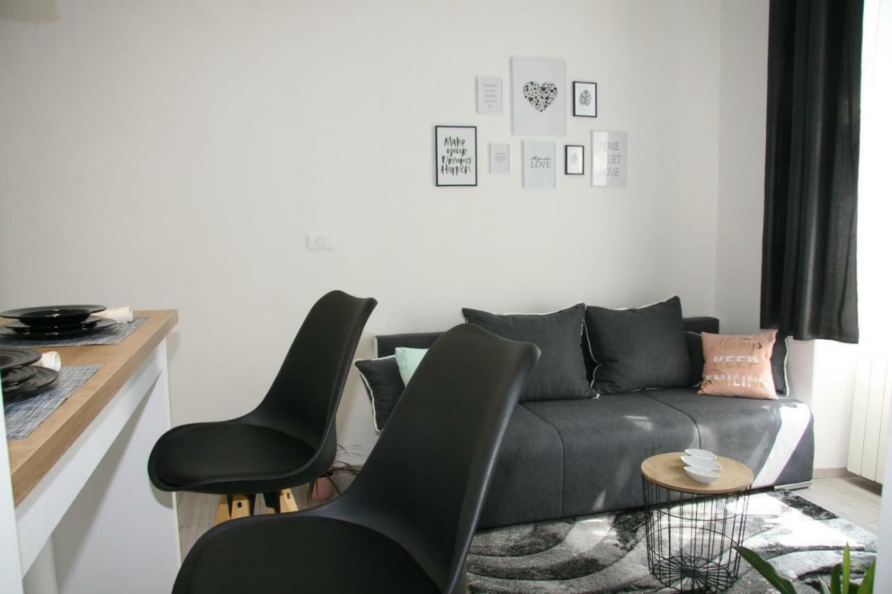 Stylish Apartment In City Center 普拉 外观 照片