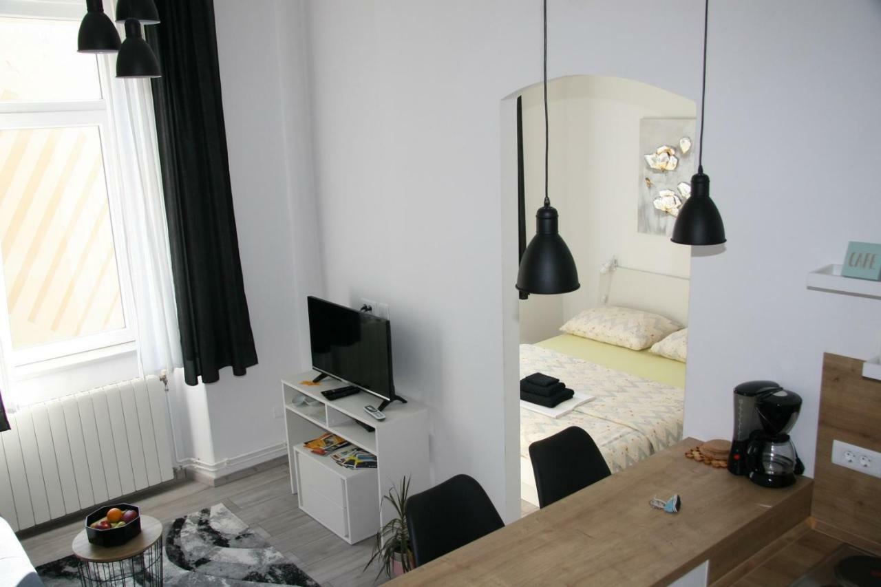 Stylish Apartment In City Center 普拉 外观 照片