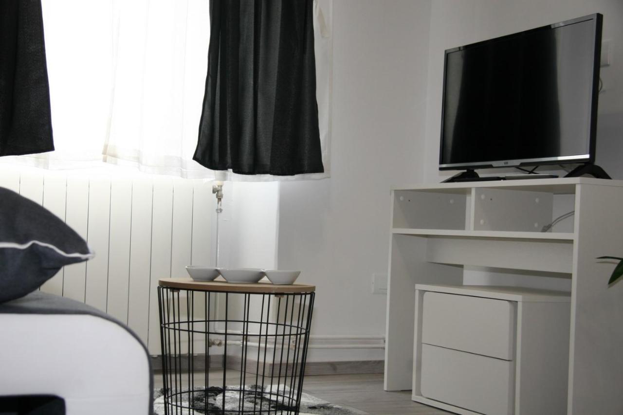 Stylish Apartment In City Center 普拉 外观 照片